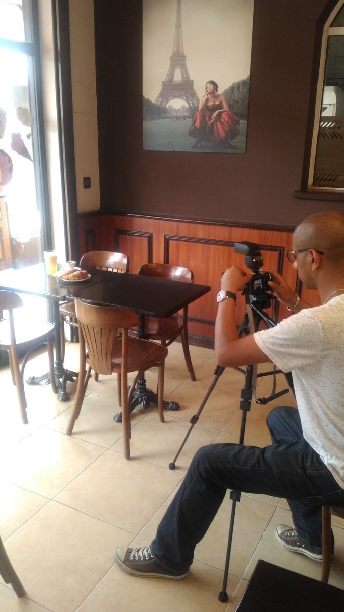 INLBV1's tweet photo. Le photographe de #INLB'V en #shooting a #LaParisiennelbv https://t.co/PziDqDFhvz