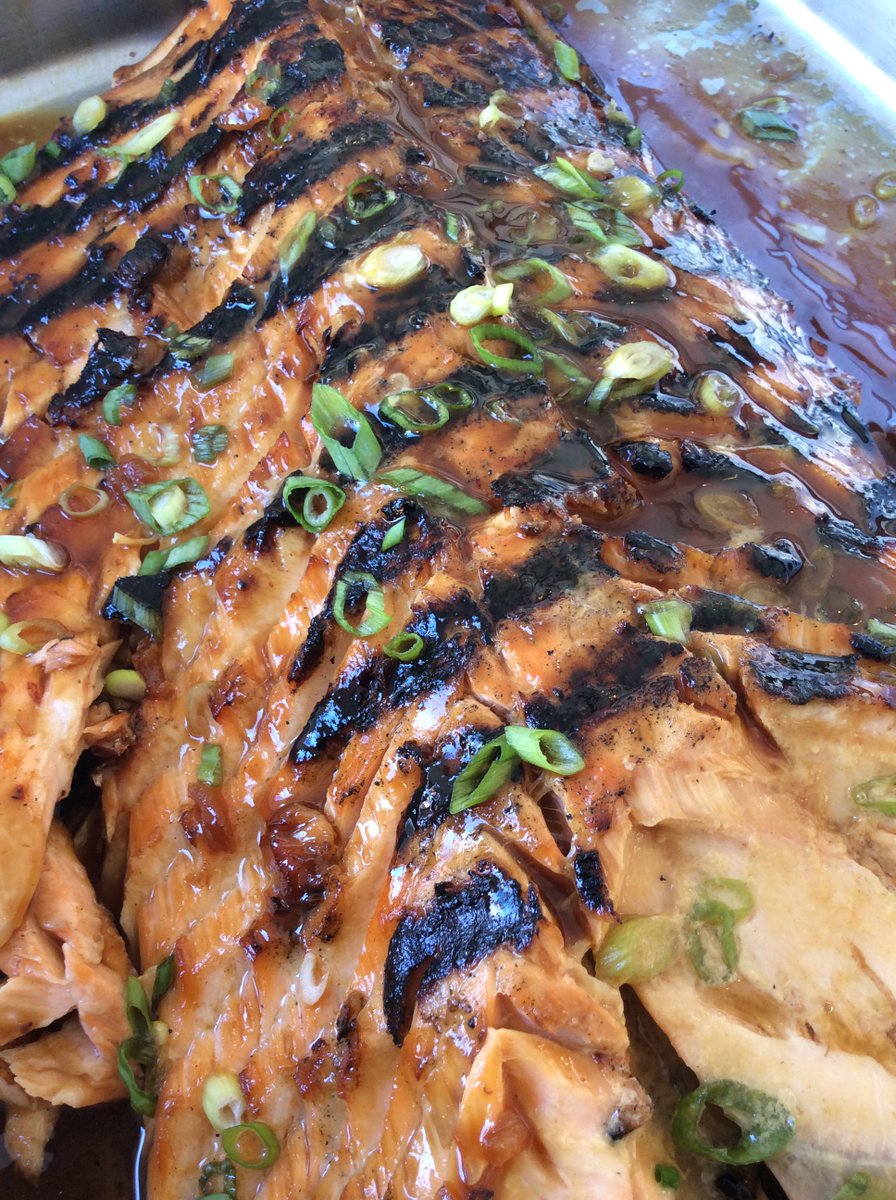 JaMiHungry's tweet photo. #HamptonBeach Seafood Fest day 2 in full swing! You should be here! #MiHungry #JerkSalmon #TeriyakiSalmon ππ½ https://t.co/hQy85ANxpX