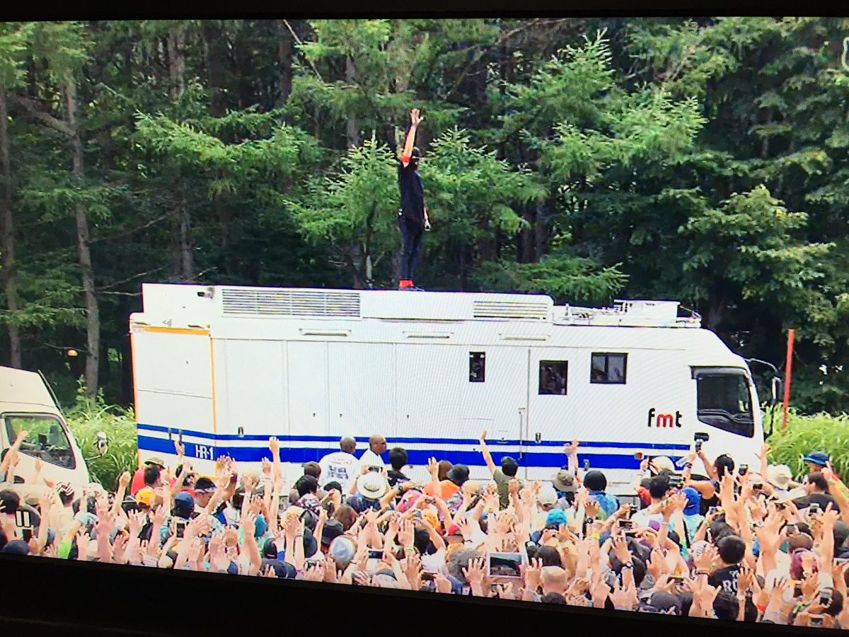 おけ フジロックで中継車の上に乗ったtwenty One Pilots やんちゃし放題 マジックショーみたい ヤバかった ベイキャンプで女子トイレの上に乗ったrevision Of Sence 迷惑 非常識 解散しろ この差な T Co Nxwuzq2n3h