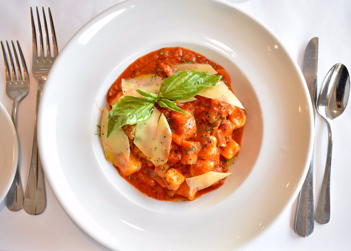 ArellaVisuals's tweet photo. Some mouth-watering shots from an Italian restaurant #foodporn #photography #italian #restaurant #dinner #dessert #food https://t.co/AfH7nQSGmN