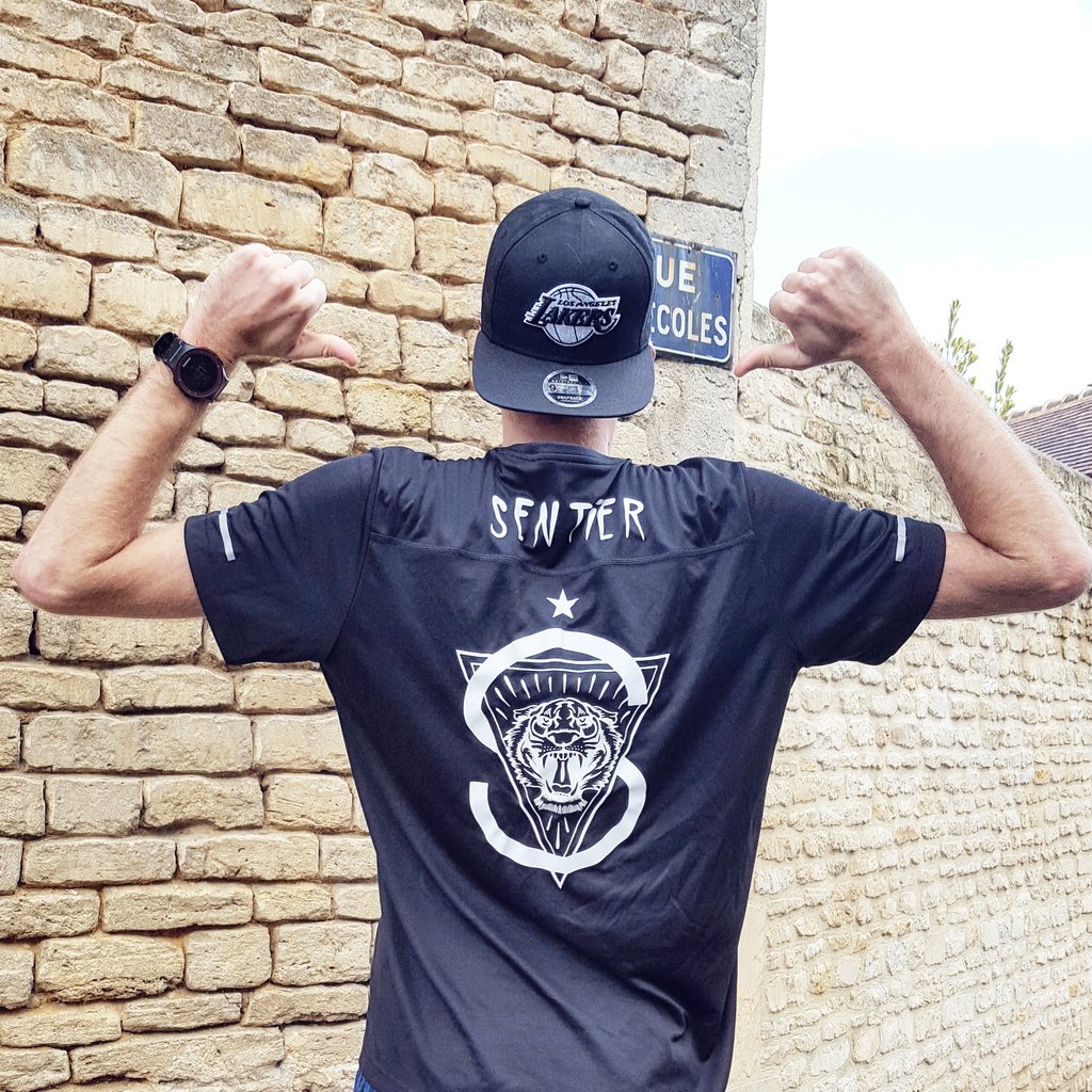 jouanito's tweet photo. Quand tu bats ton record sur un 10km paumé en Normandie (37'53). 🏆

#whyirunParis #whyirunSentier #TakeChargeParis #adidasRunners https://t.co/nXl66wJHq7