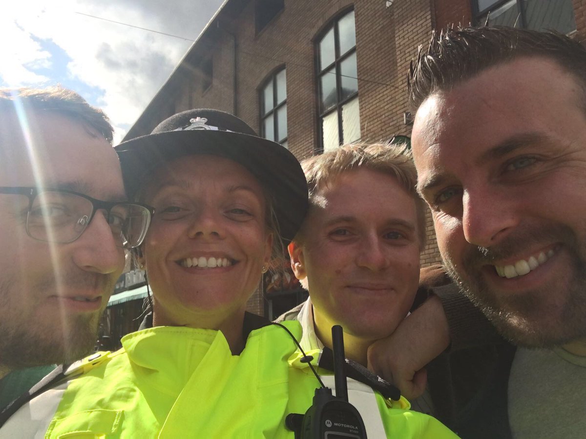 NorfolkSpecials's tweet photo. Football shift #7343 having #selfieswithcops on riverside @NorwichCityFC - Now on refs #doughnuts #7910 https://t.co/5y86XLOKIz
