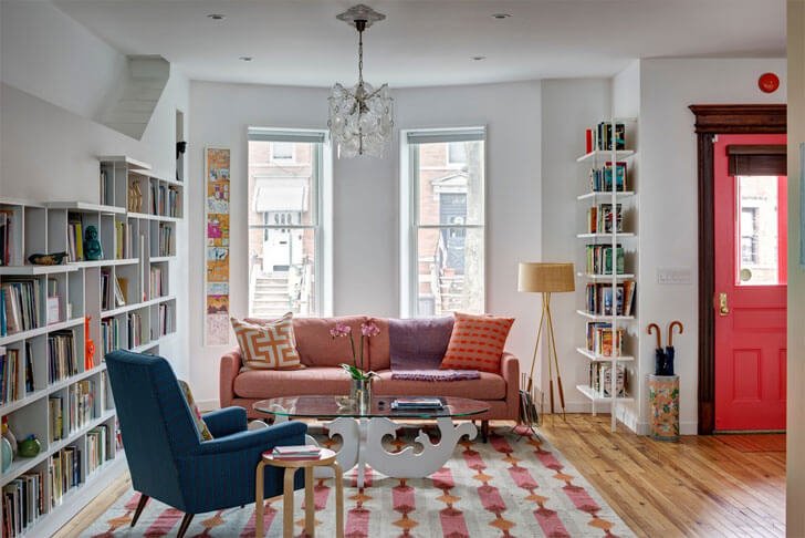 IndiaArtnDesign's tweet photo. An all-white interior envelope comes alive with pops of colour in this home by @alexandrabarker of #BFDO Architects https://t.co/kIA9XGtveW https://t.co/PgmPy9tto7