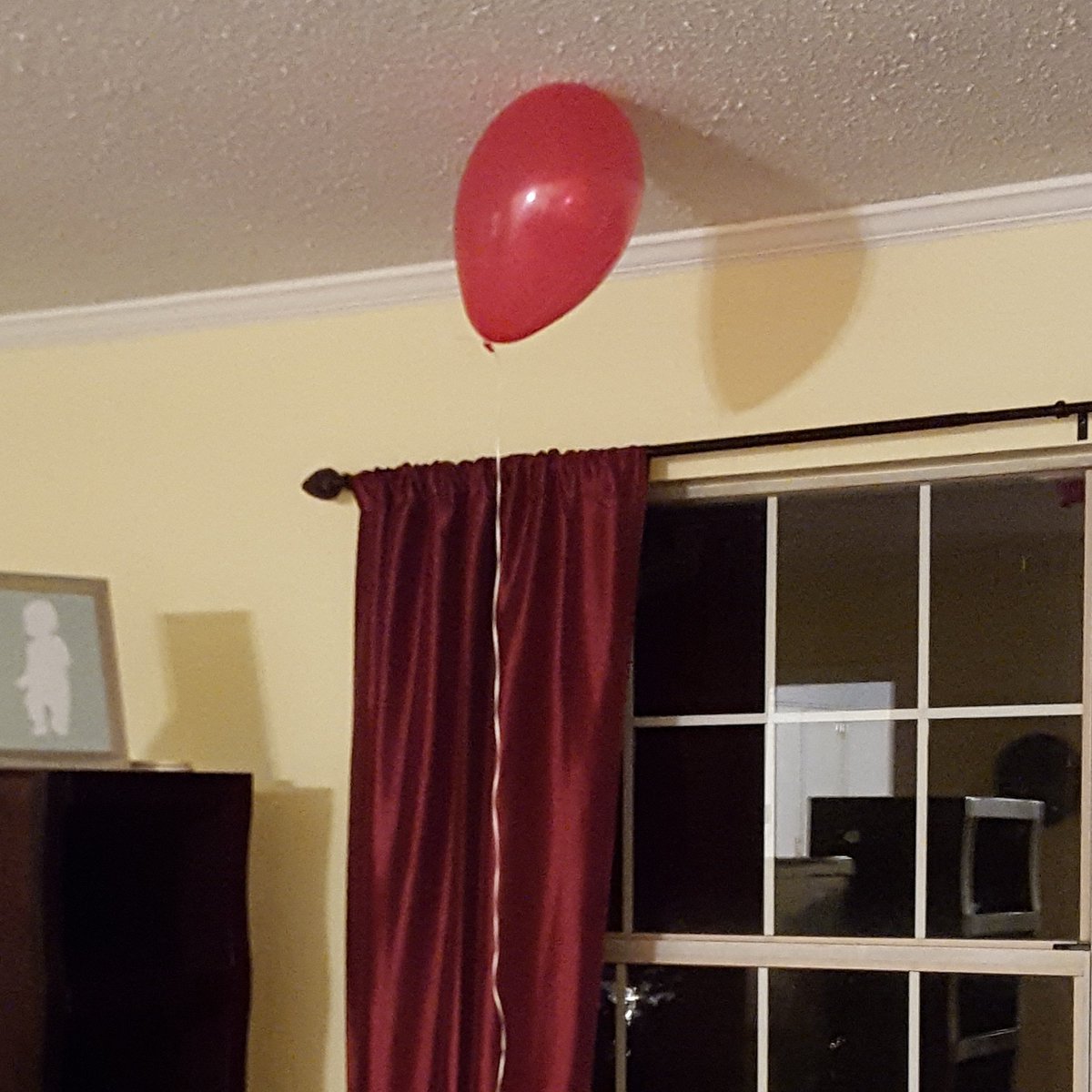 ChrisSeay104's tweet photo. Our server gave this to our daughter last night. I forgot about it when I walked in the LR in the middle of the night. #WrongWeekend #It 💩🎈🤡 https://t.co/UdypevcKV3