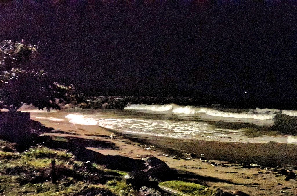 Dari pantauan sementara, tinggi gelombang dipantai Padang mencapai 2 mtr. Ttp waspada bg masyrkat dpnggir pantai. <a href="/palangmerah/">Indonesian Red Cross</a> <a href="/posko_pusat/">POSKO PUSAT PMI</a>