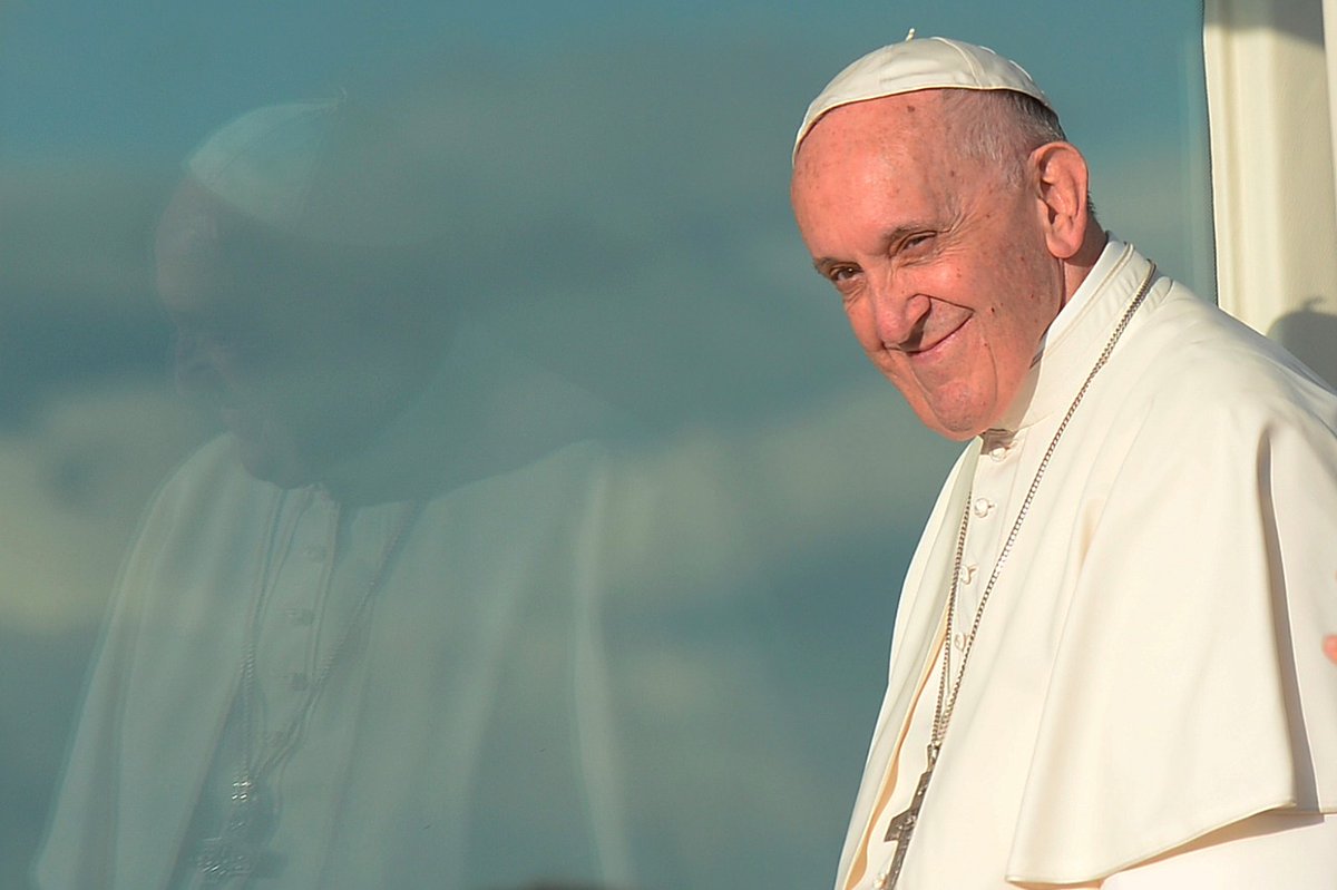 MGrepresentante's tweet photo. #SoyConservador, y con "EL PAPA ENTRE NOSOTROS" en #MiBlog destaco q la paz con  justicia social es posible. Texto> https://t.co/cKLumtpZ6X https://t.co/lahcxcgIXR