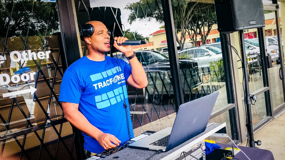 Mode_Events's tweet photo. Back in Orland with DJ Greg G spinning at Tracfone Wireless! #modeevents #dj #experientialmarketing #tracfonewireless https://t.co/68woyNpwN7