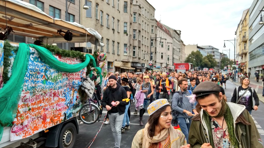 Tobias_Schulze's tweet photo. Das ist keine Spaßveranstaltung! #MUSIKDEMO https://t.co/31qjPxbeGW