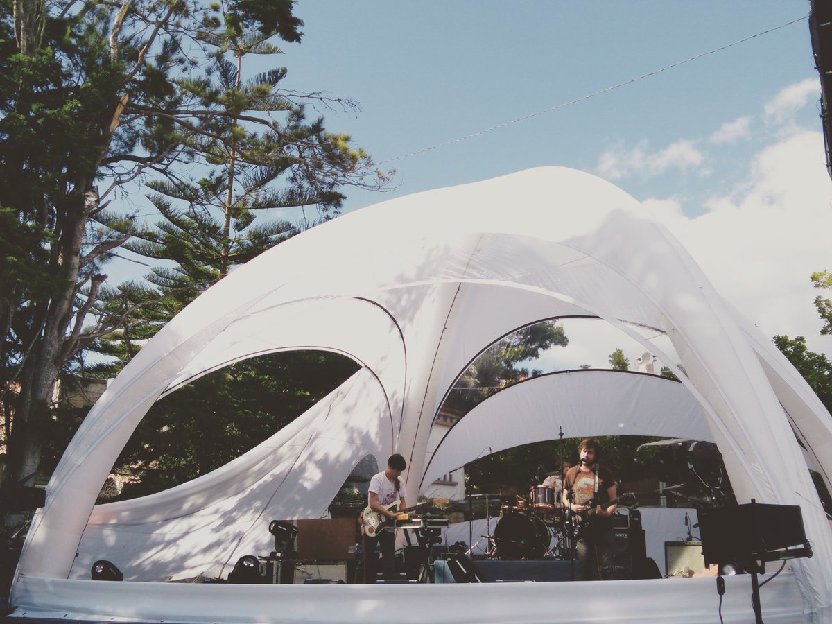 AlbarinhoFest's tweet photo. @Discolaspalmera no escenario Concello de Cambados!🌴🎈 https://t.co/pQNlWh5bcN