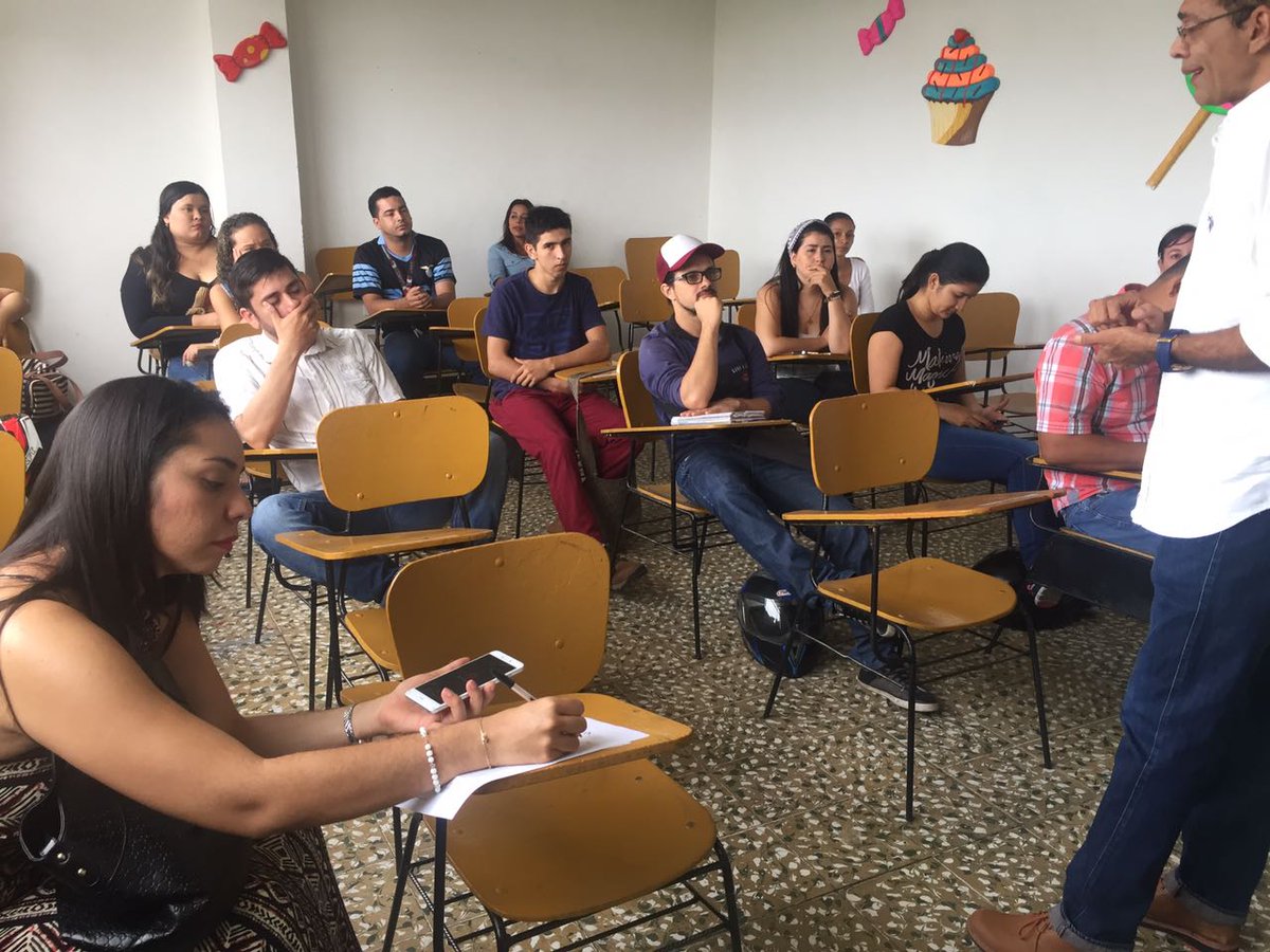 UNIPAZnoticias's tweet photo. A esta hora se desarrolla el "Programa Académico de Fomento Institucional de Proyecto de Grado" #Graduarte
#UNIPAZ30años https://t.co/tizbr3gU7n