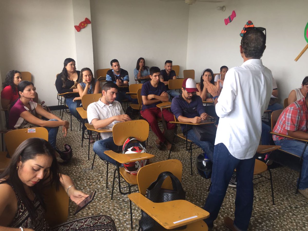 UNIPAZnoticias's tweet photo. A esta hora se desarrolla el "Programa Académico de Fomento Institucional de Proyecto de Grado" #Graduarte
#UNIPAZ30años https://t.co/tizbr3gU7n