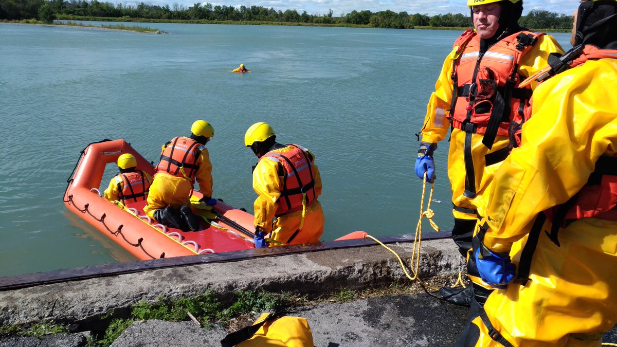 rduff621's tweet photo. Open Water Rescue Training (ROW/GO)
MARSAR Sling and Polar 75  #thorold #thoroldfire @tpffa1182 @Ryan_CW https://t.co/MPScXfp2ht