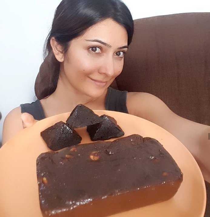 Yummy! <a href="/RadhikaPandit7/">Radhika Pandit</a> how about sharing the dodol with us too?