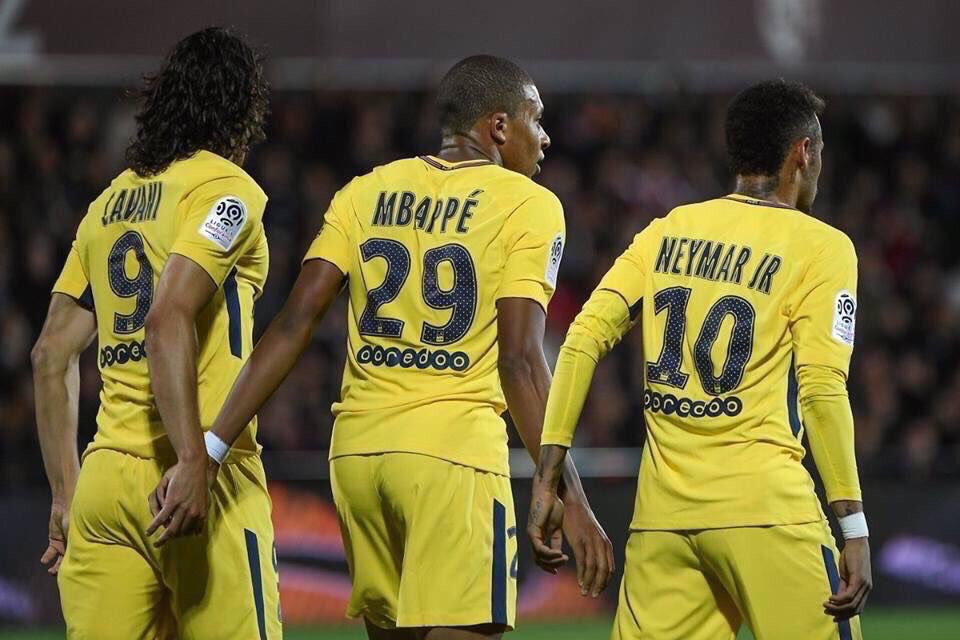 Futbool_Fotos's tweet photo. 🇺🇾🇧🇷🇫🇷 https://t.co/6UTQRuECtK