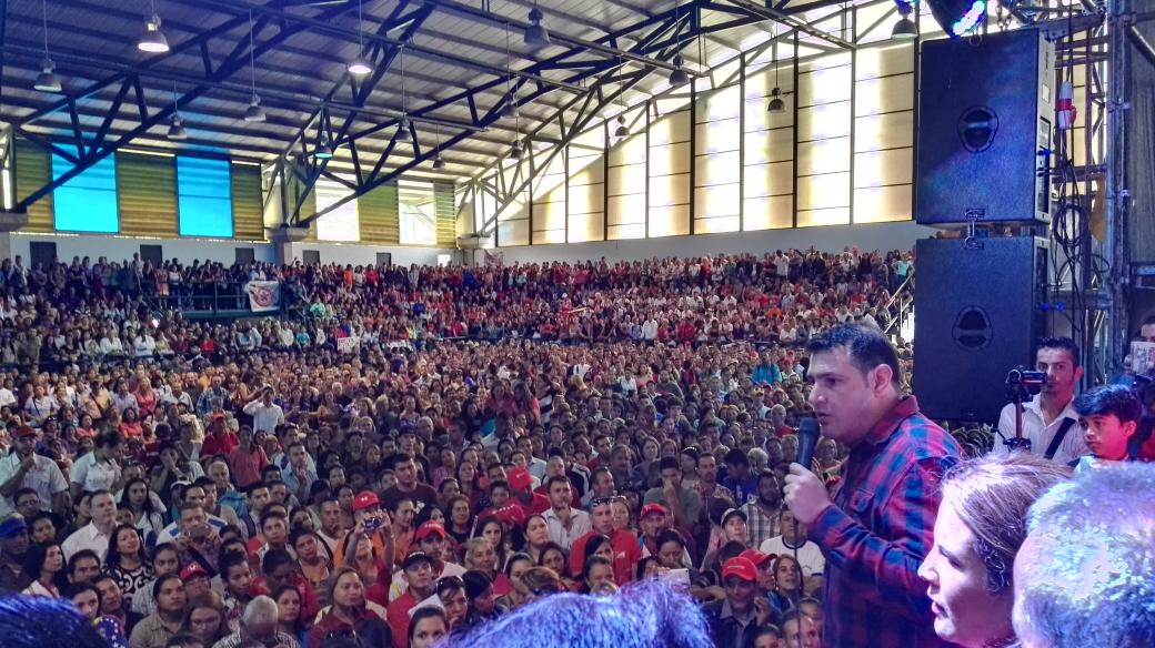 castillomariale's tweet photo. PALABRA CUMPLIDA +de 7mil trabajadores d @GobDeMerida pasaron a fijos en un acto de JUSTICIA por @GobAlexisR Así estuvo la firma dl decreto! https://t.co/coataxa0qZ