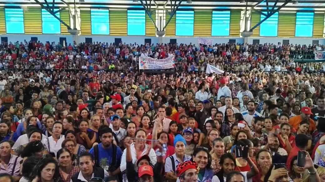 castillomariale's tweet photo. PALABRA CUMPLIDA +de 7mil trabajadores d @GobDeMerida pasaron a fijos en un acto de JUSTICIA por @GobAlexisR Así estuvo la firma dl decreto! https://t.co/coataxa0qZ