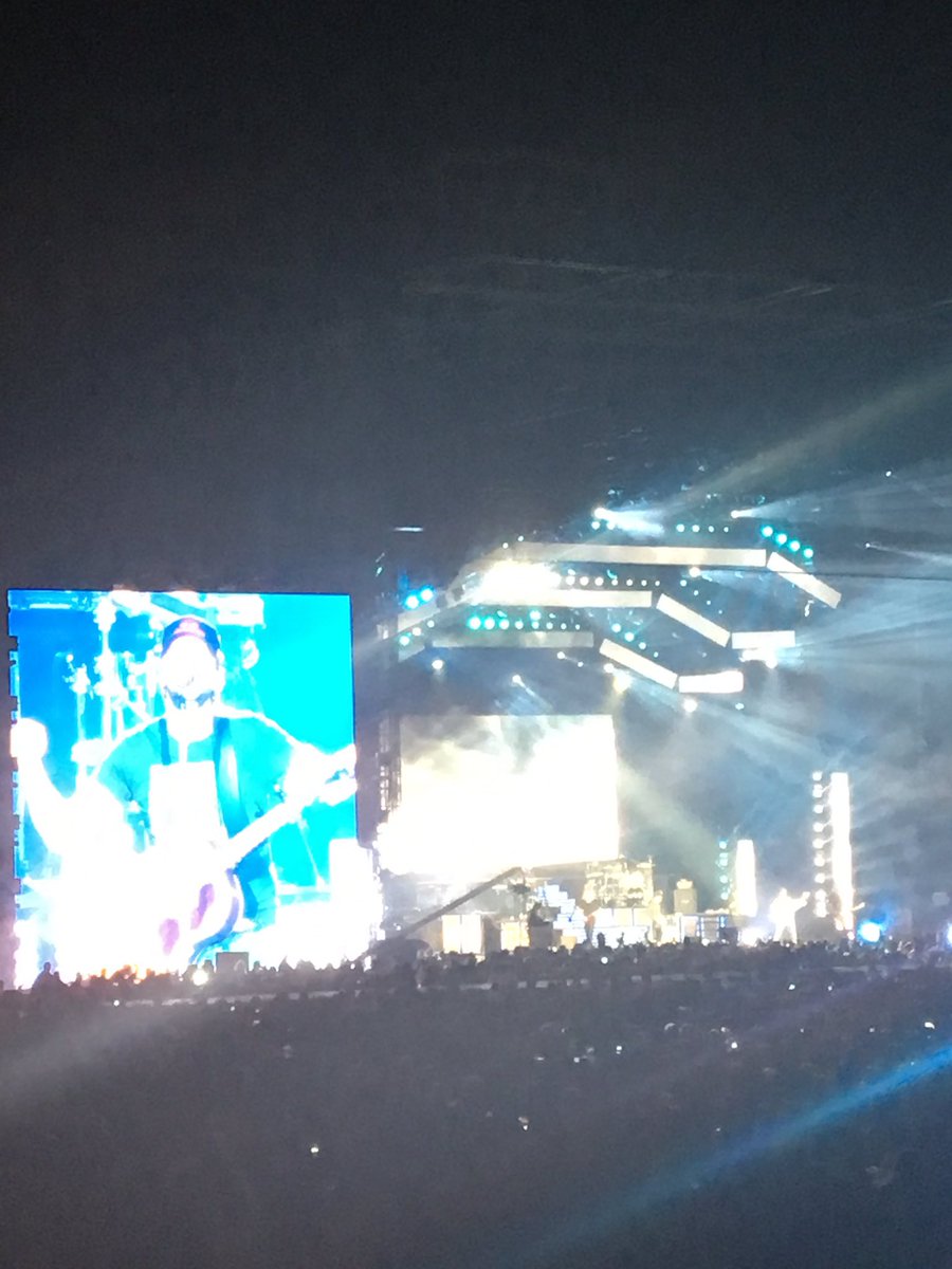 mikeyshayne523's tweet photo. Last night was amazing!! Three country hunks in one day!! #CountryConcertsAreAmazing #LifeChangesPhilly #HuntinFishinLovinEveryday https://t.co/HixetQ5EjJ