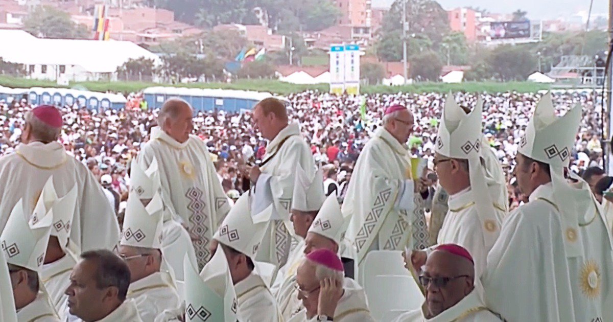 elpapacol's tweet image. Más de un millón de personas esperan con alegría al Papa Francisco. El aeropuerto @OlayaHerreraEOH está en #ModoPapa