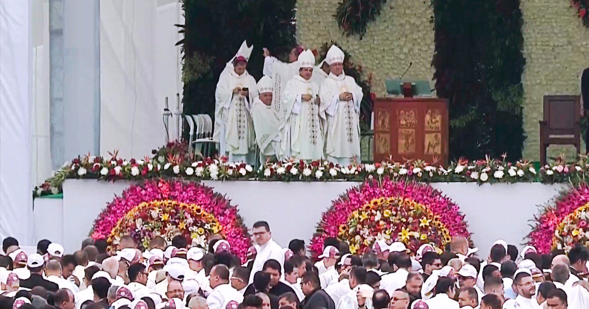 elpapacol's tweet image. Más de un millón de personas esperan con alegría al Papa Francisco. El aeropuerto @OlayaHerreraEOH está en #ModoPapa