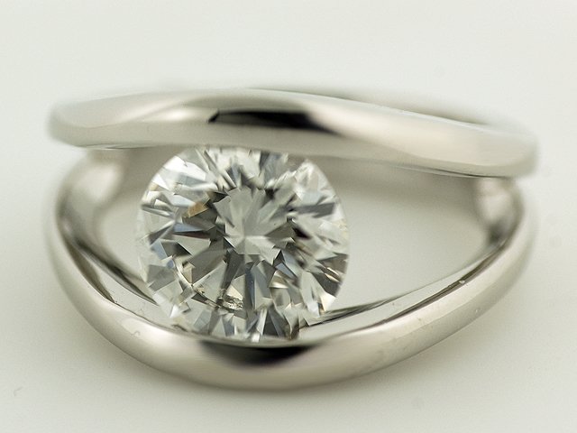 jabjewelry's tweet image. JAB signature design...

#solitairediamond #tensionsetting 
#madeinmcmurray #simplyoriginal