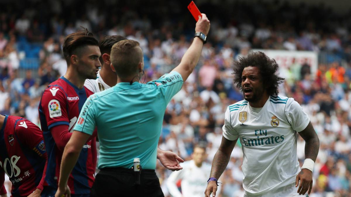 diarioas's tweet photo. El acta acerca a Marcelo a una sanción por cuatro partidos https://t.co/jjmeNIhMNd https://t.co/0ohynpMhU8