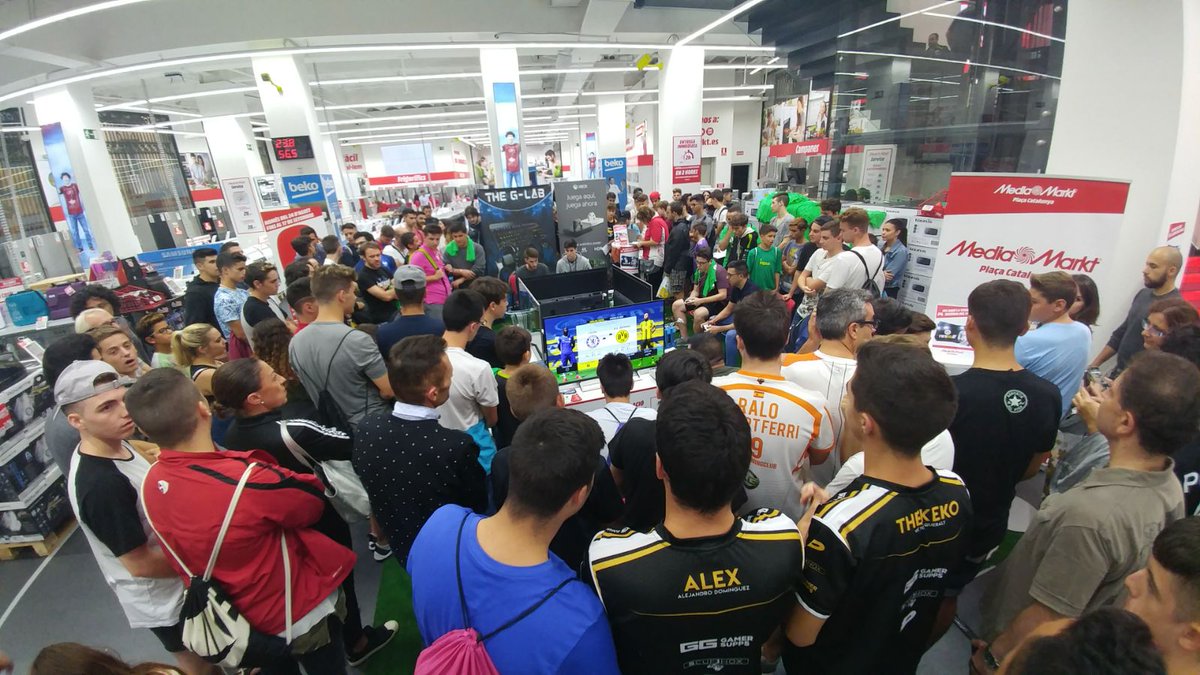 TheGLabES's tweet photo. Ya hemos comenzado !!! #MMGames con @F_deFIFA y @Pumuscor https://t.co/ajm6j1r0ux