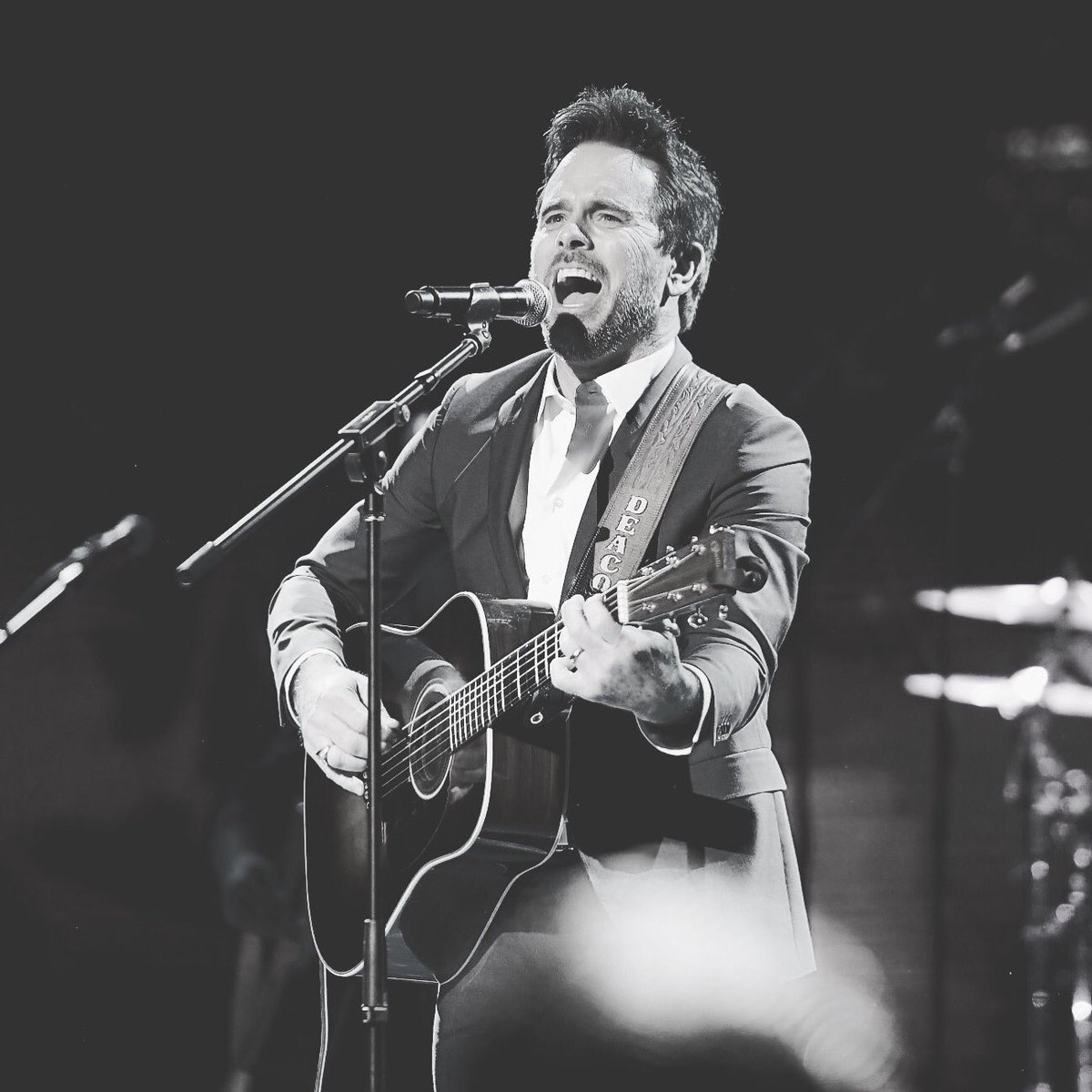 Happy birthday @charles_esten! Thank you for being so kind and so down to earth. It was an honour to meet you earlier this year. 🎈🎊🍰