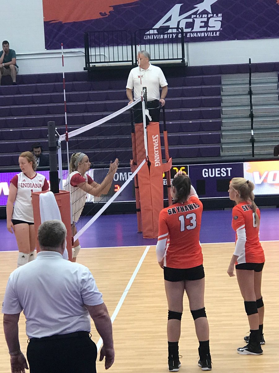 hseroyalsvball's tweet photo. Huybers(IU) vs Hinshaw(UT Martin) in an epic battle down in Evansville this morning!! #hsealumni #programpride https://t.co/RQMTMhRe8a