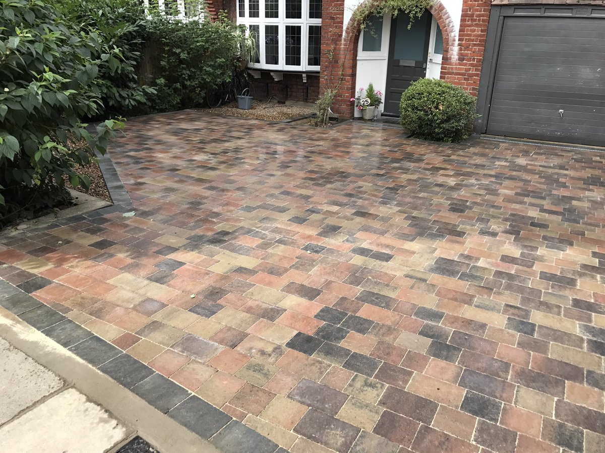 DMDRIVEWAYS's tweet photo. New driveway completed by the team in twickinham @MarshallsReg  @Checkatrade https://t.co/cFWA6ru7q3