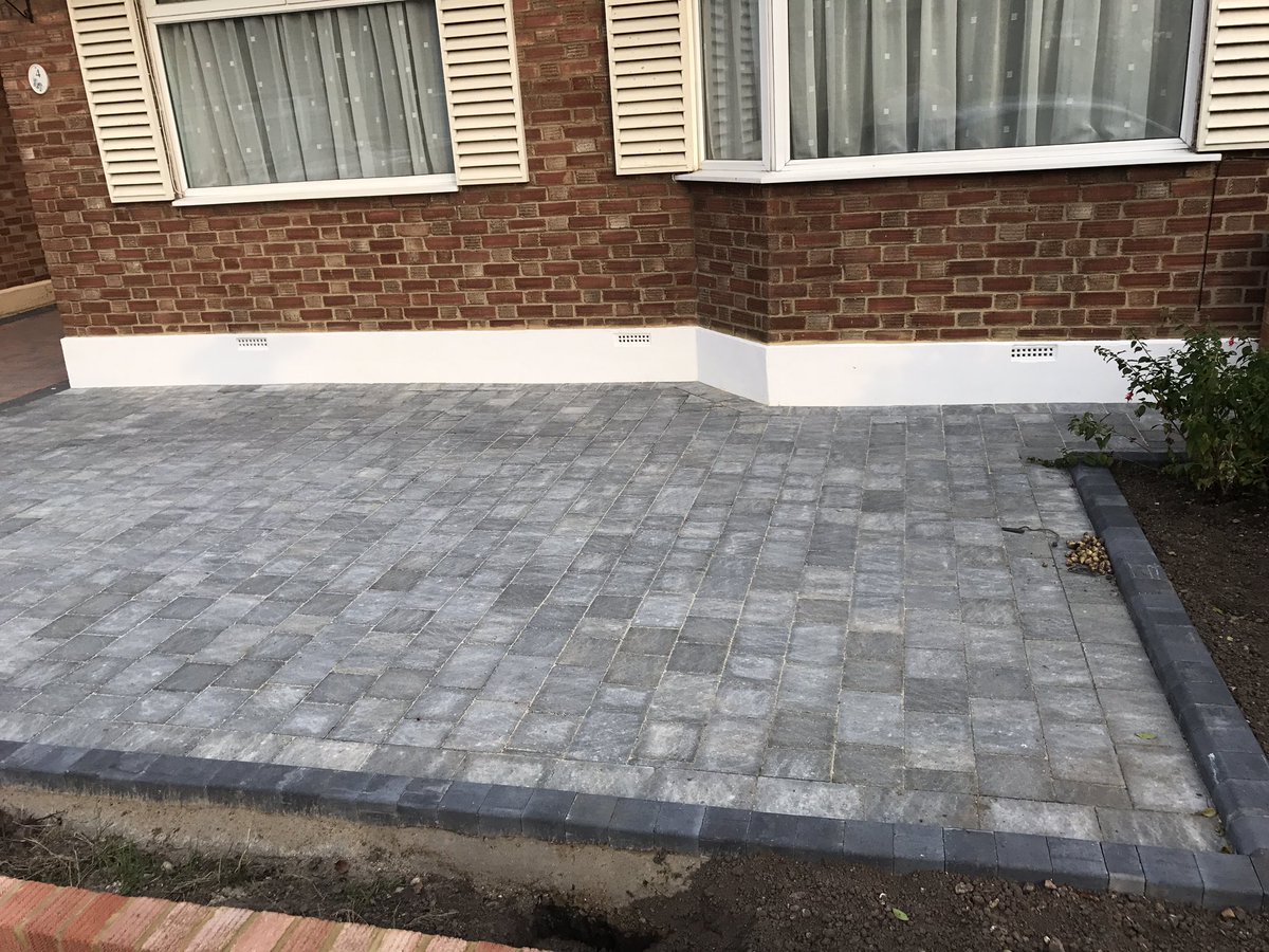 DMDRIVEWAYS's tweet photo. New brick wall and driveway carried out by the team in Hampton 📞📞 https://t.co/NRlcKQ1h45