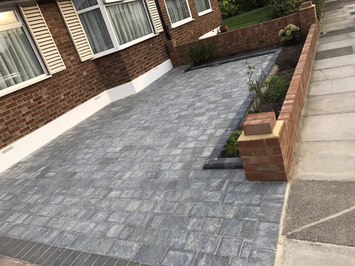 DMDRIVEWAYS's tweet photo. New brick wall and driveway carried out by the team in Hampton 📞📞 https://t.co/NRlcKQ1h45