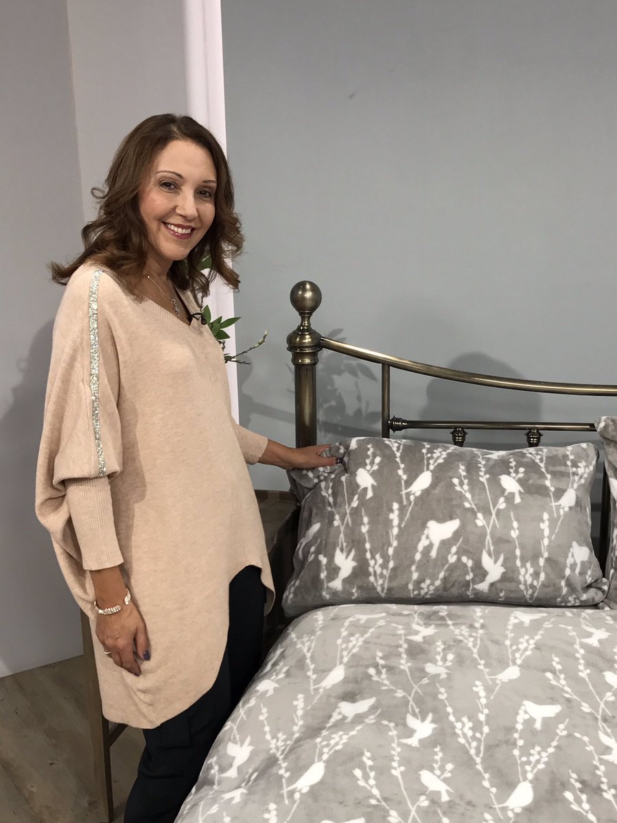 debraleighTV's tweet photo. #Cozee Home @qvcuk @alikqvc 5pm #sleep #warmbedding #bedding trends with TSV Winter Birds #velvetsoft duvet set  for spectacular snuggles https://t.co/ftKrCbM4Fr