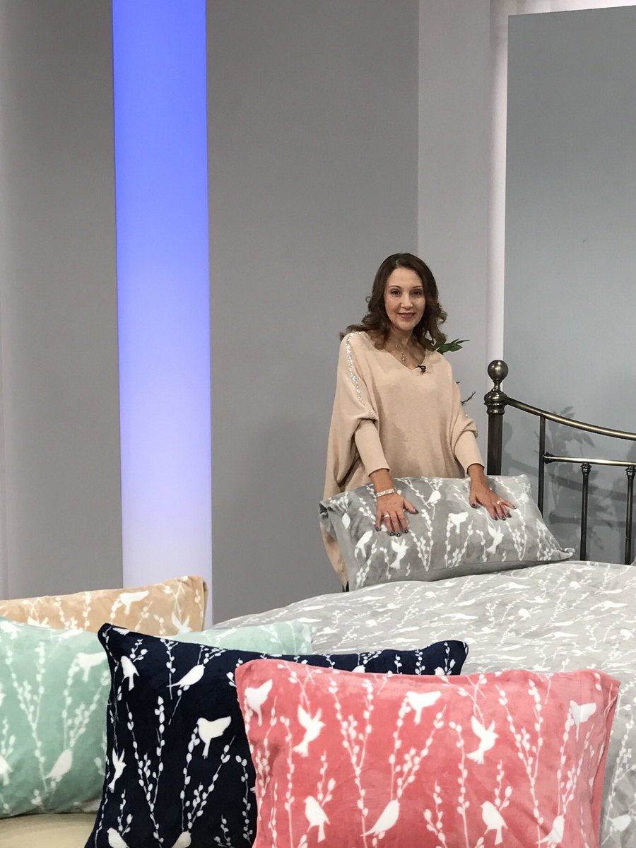 debraleighTV's tweet photo. #Cozee Home @qvcuk @alikqvc 5pm #sleep #warmbedding #bedding trends with TSV Winter Birds #velvetsoft duvet set  for spectacular snuggles https://t.co/ftKrCbM4Fr