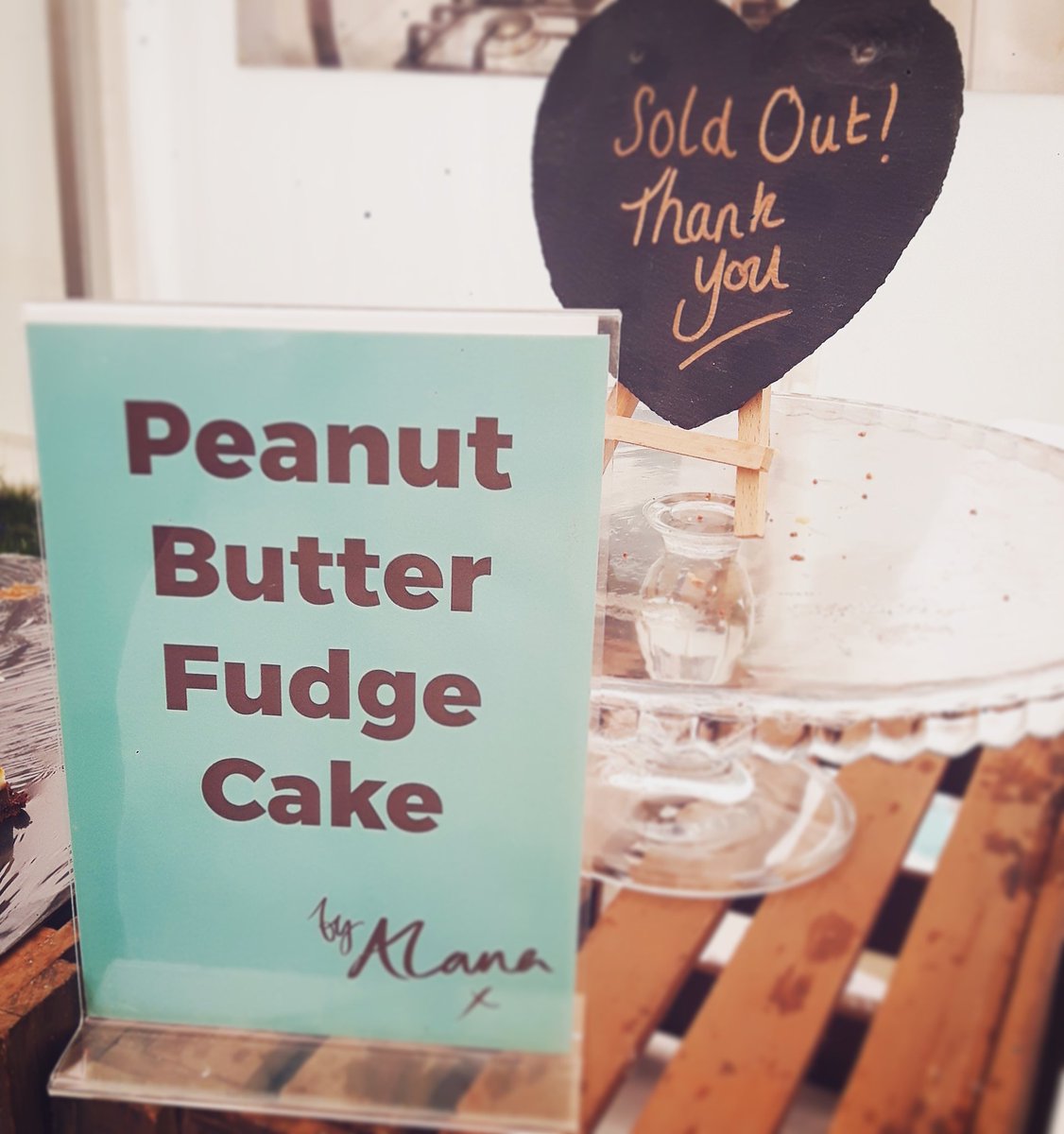 ridic_rich_cere's tweet photo. The #peanutbutterfudgecake and #saltedcaramelslice is gone 😱
Thank you #kingtonshow, you've been blimmin #gorgeous 😘
@Ridic_Rich https://t.co/BZrLLaH6jl