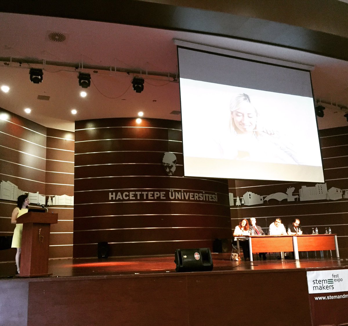 fesraoz's tweet photo. #stemandmaker sempozyumunda robot gazetecileri, çipleri ve medya okuryazarlığını anlattım. https://t.co/dPa9eV5SK7