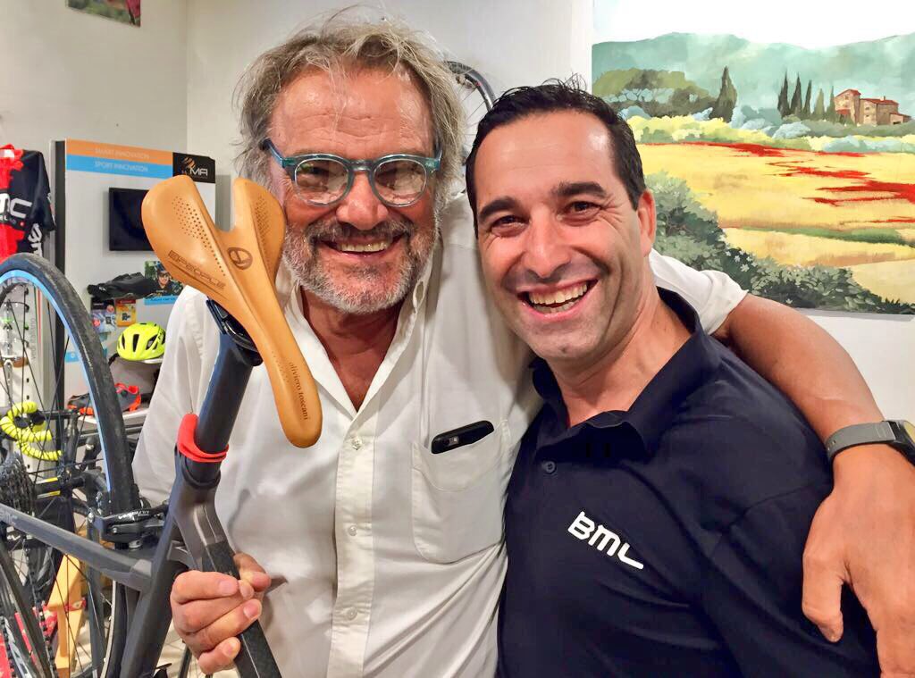 Gurayev's tweet photo. @OToscani  l'uomo che con un click a cambiato il mondo della comunicazione ! https://t.co/Vw6f2EPjx0