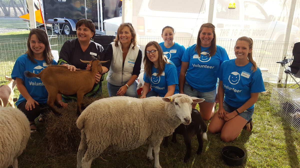 Meggiemoofarms's tweet photo. Excited to be at @macdonmarketing family day with @aitcmb! We've got the best spot right beside the petting zoo!❤️❤️❤️ #ageducation https://t.co/OJx15l19M7