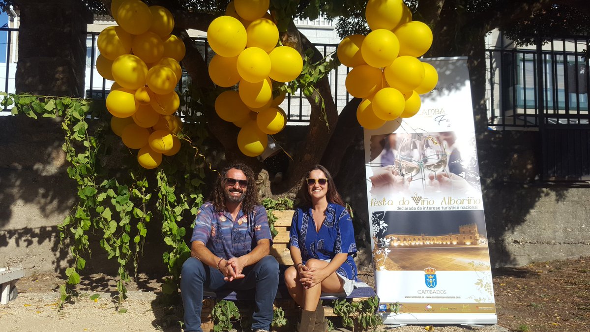 AlbarinhoFest's tweet photo. Jose e Mila estanno a pasar fenomenal porque fai sol e temos boa música!!!!. Vinde, vinde, vinde!!!! https://t.co/M6pPvM6LGT
