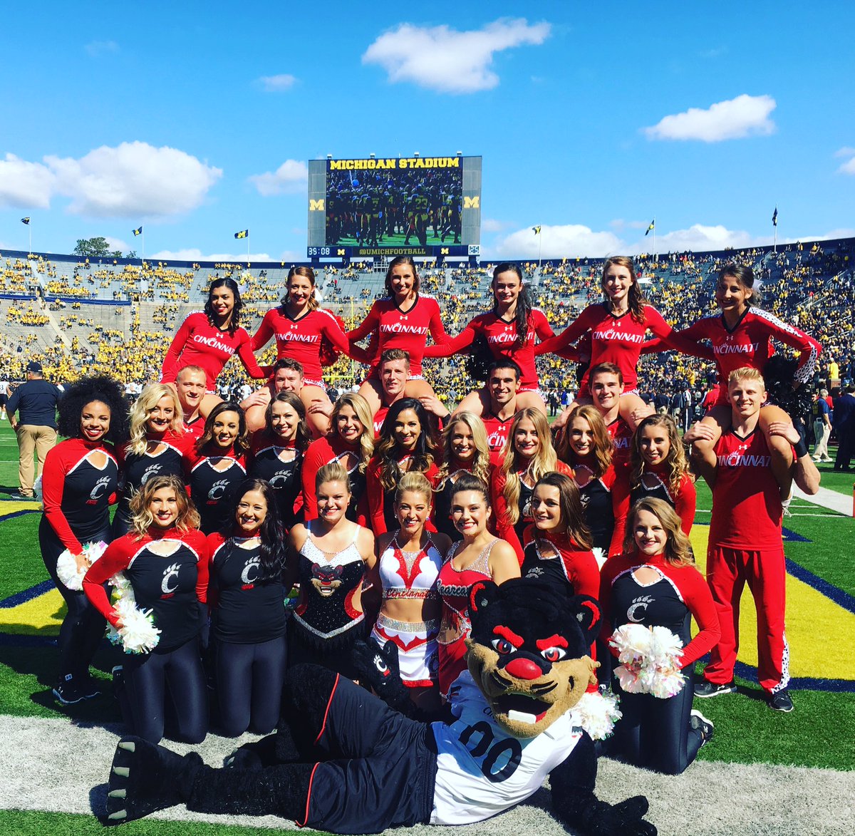 GoBearcatsCHEER's tweet photo. Just about that time! #gameday @GoBearcatsFB https://t.co/c5YpRSCoyh