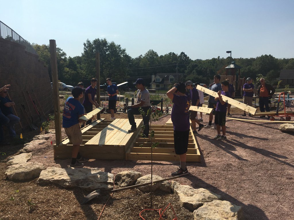 sleepdoctorjoe's tweet photo. Proud dad moment...
The Joseph leading his crew as they work on his Eagle Scout project. #DadLife #ScoutDad ⚜️ https://t.co/WC1AJrNaLN