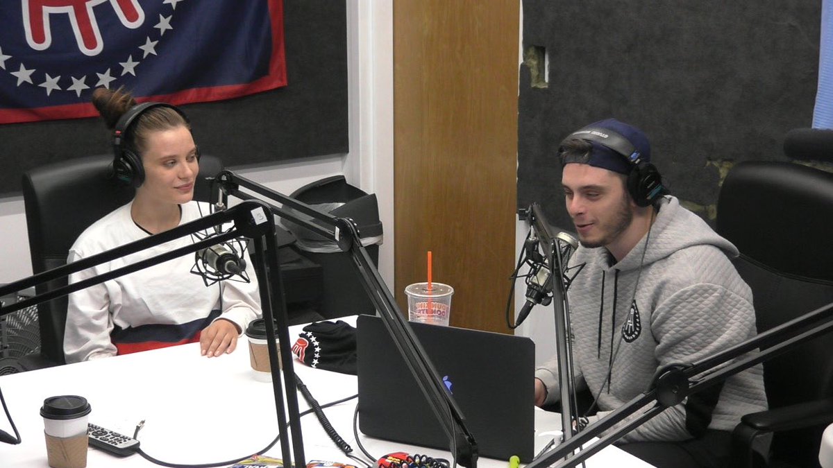 YoungPageviews's tweet image. Yes the chemistry was cool or whatever but please dont get excited @lanarhoades I have a girlfriend alright