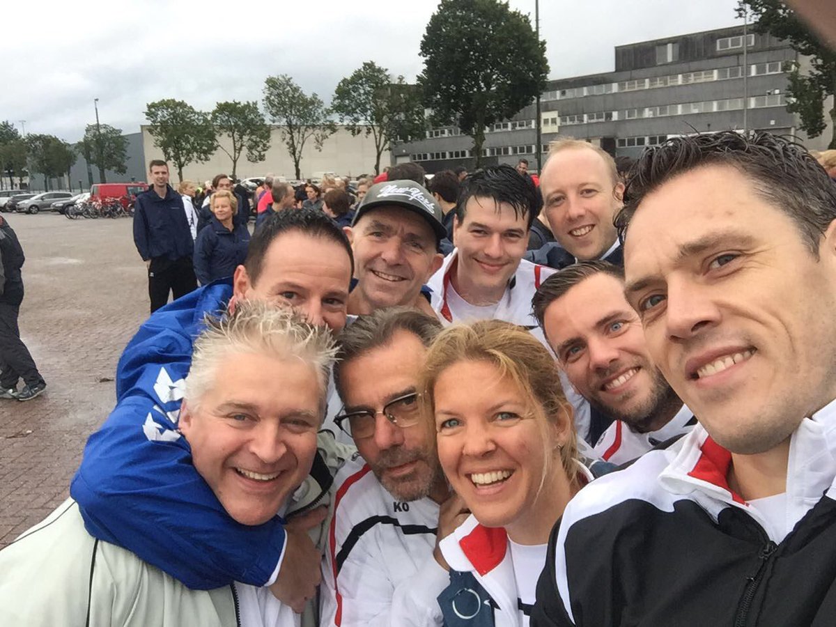 Team VDL #weert (foto voorafgaand aan de greep), zojuist binnen gekomen, nu tijd voor het laatste spel: het directeurenspel 👍🏻succes!