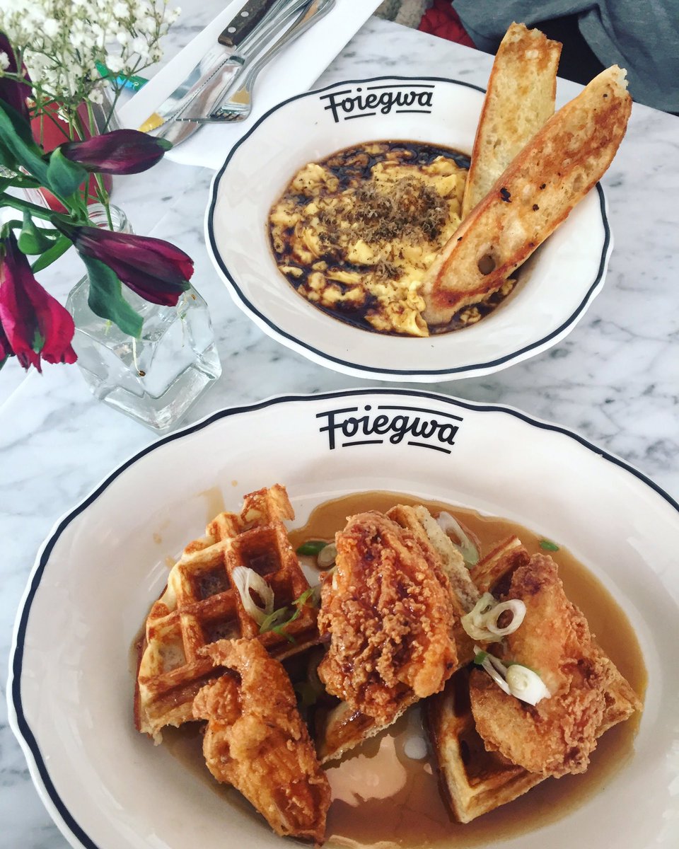 Whats for brunch? 🥚🐔 | 📸: <a href="/dahllii/">Dahlia M</a> #eatplaylive <a href="/foiegwa/">Groupe Foiegwa</a> #mtlmoments