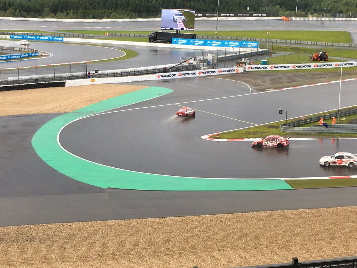muddock's tweet photo. @danner4dhl gute Show. Macht spaß die alten Autos in Aktion zu sehen. Besonders der rote Alfa https://t.co/FIqdVldQTT