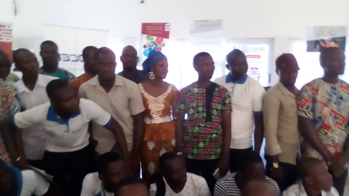 Vianney08583405's tweet photo. Photo de famille pour fini la #RNLL2017 à Porto-Novo
#rnll2017
#MakeAfrica
@BLOLAB_BENIN @issa_kayoum @isocelofficiel @RNLL229 https://t.co/gir8tTT22I