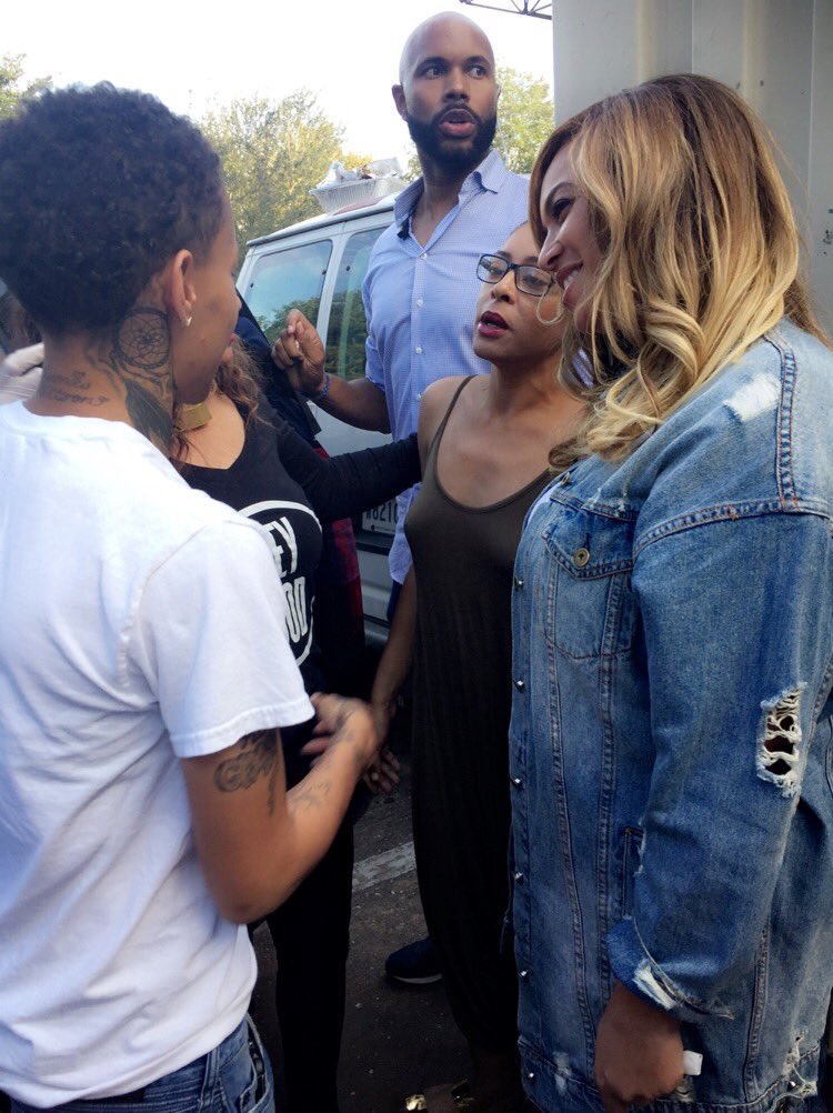 ombbloodbath's tweet photo. I'm tryna see how I ain't got no haircut and Beyoncé just giving me them eyes 😂😘 https://t.co/77YYzlujhk