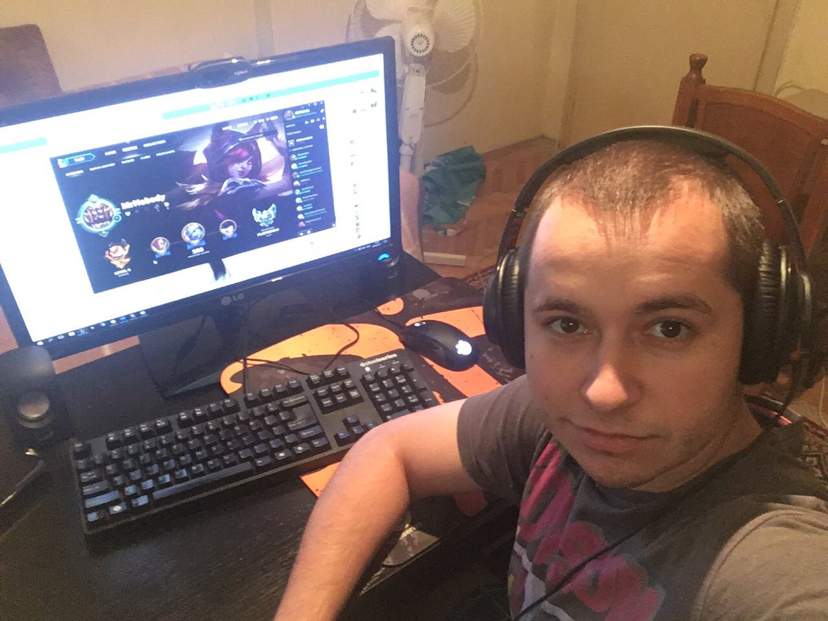 prcko992's tweet photo. Stream is live in 20 min! #twitch #stream #live #LeagueOfLegends #growtwitch520 https://t.co/hHp41AopN2