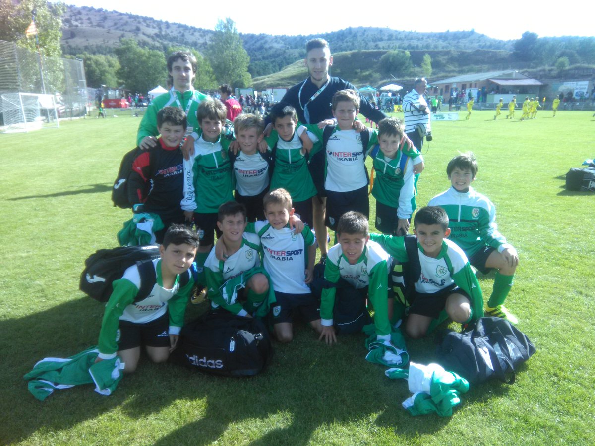 <a href="/oberenafutbol/">𝗢𝗯𝗲𝗿𝗲𝗻𝗮 𝗙𝘂́𝘁𝗯𝗼𝗹</a>  benjamín en la @PinaresCup gana al <a href="/valenciacf/">Valencia CF</a>  1-2 pasa primero de grupo.
Aupa oberena