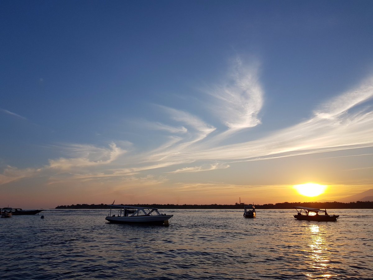 melchrsty's tweet photo. #WonderfulIndonesia #exploreGili #TheGreatS8 #UnboxIndonesia @samsung_id #GiliTrawangan #sunrise #beach #photoshoot #landscape https://t.co/0KmZfy4JG8