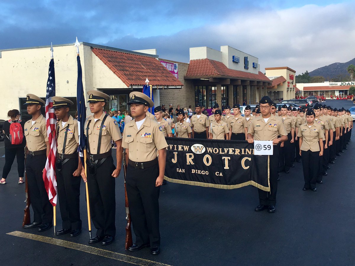 PowayUnified's tweet photo. So many #PowayUnified student groups representing in #PowayDays parade @PowayHighTitans @Team1622 @NewscastW https://t.co/oRYmJHkcm2